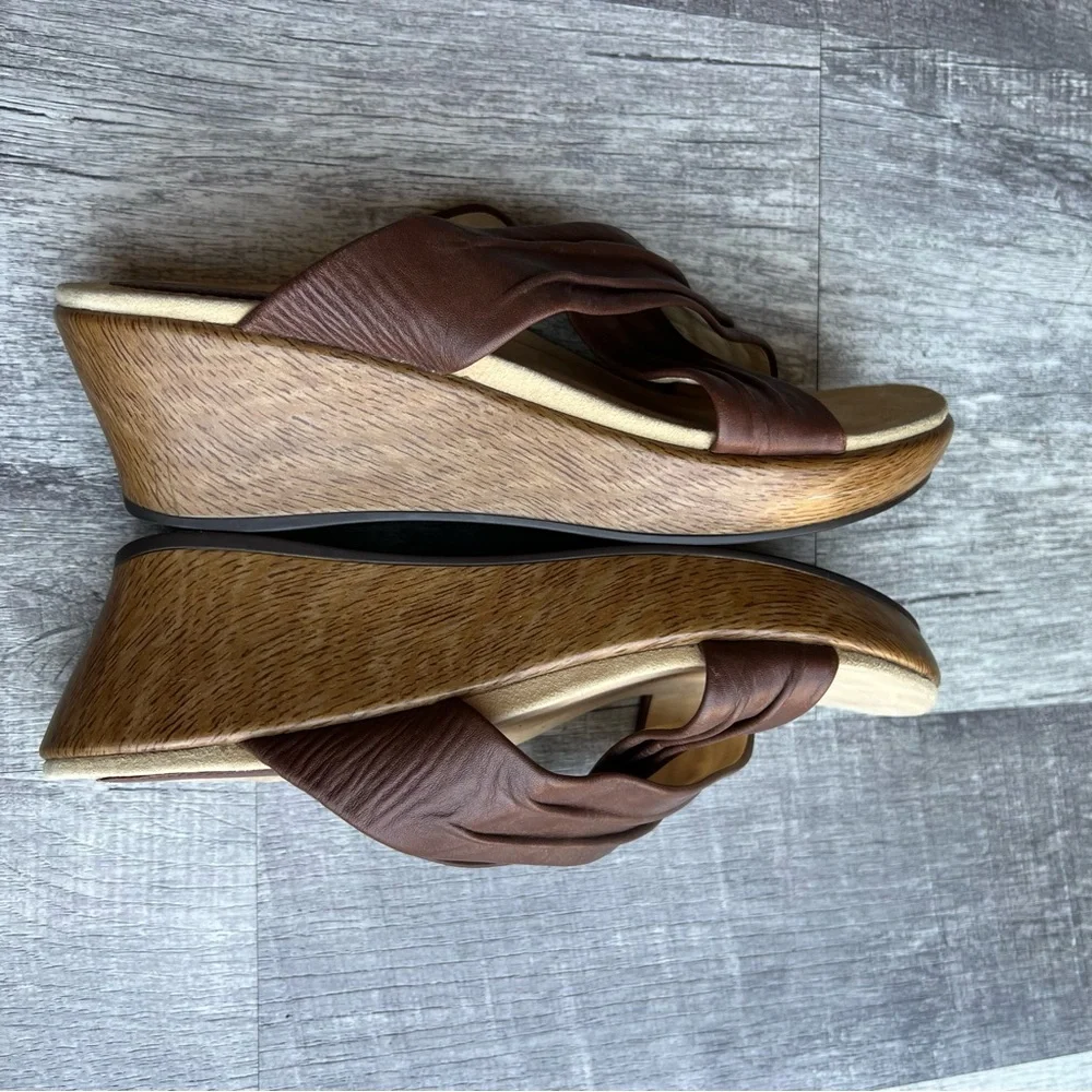 Dansko Brown Neeci Wedge Cross Strap Sandals Size 41 Leather upper / Lining